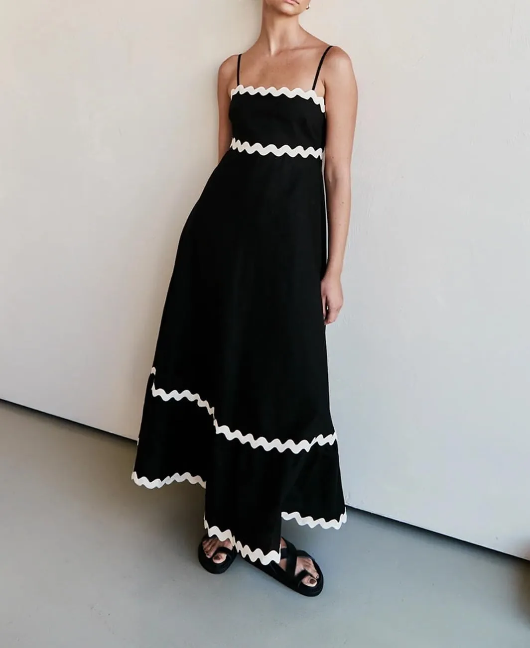 LOAIHA Women Midi Dresses 2024 Spaghetti Straps Sleeveless Smocked Rickrack Trim Boho Flowy Loose A-Line Summer Eyelet Dress